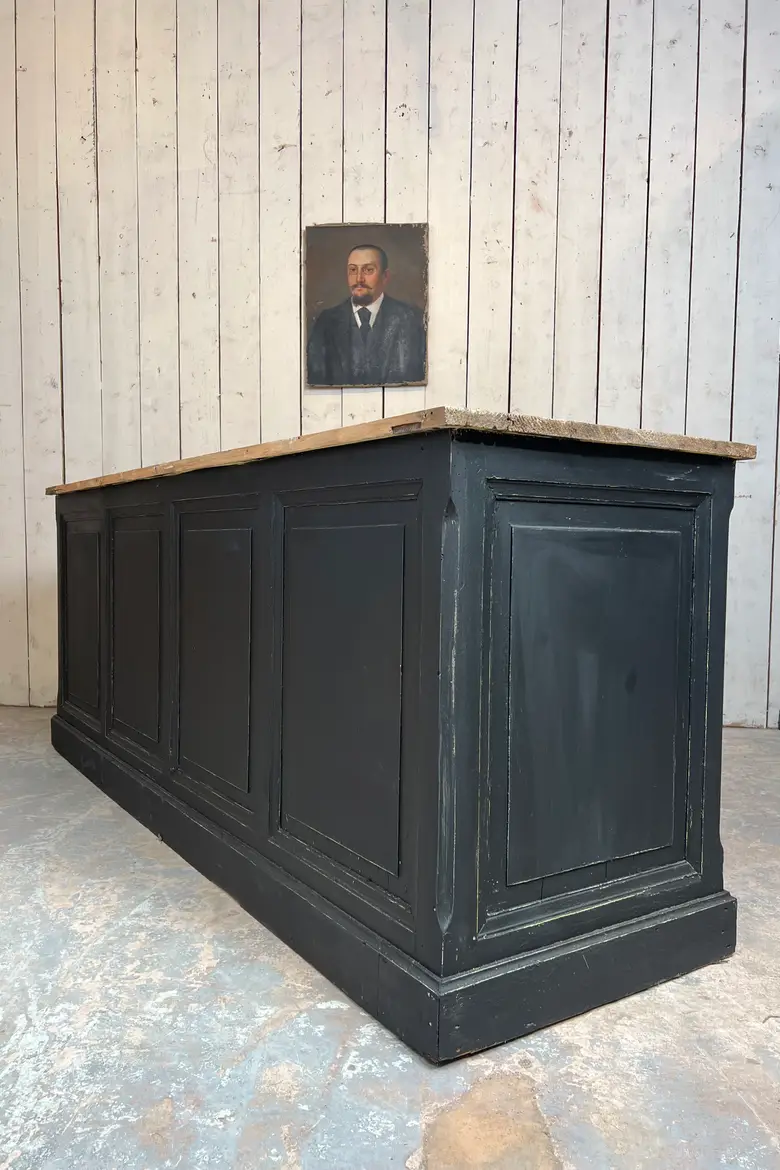 Ancien comptoir de commerce en sapin