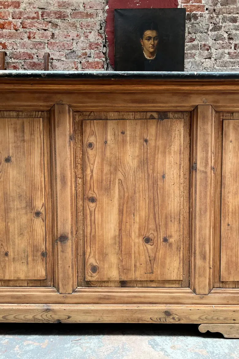 Ancien comptoir de commerce en sapin Début XXème