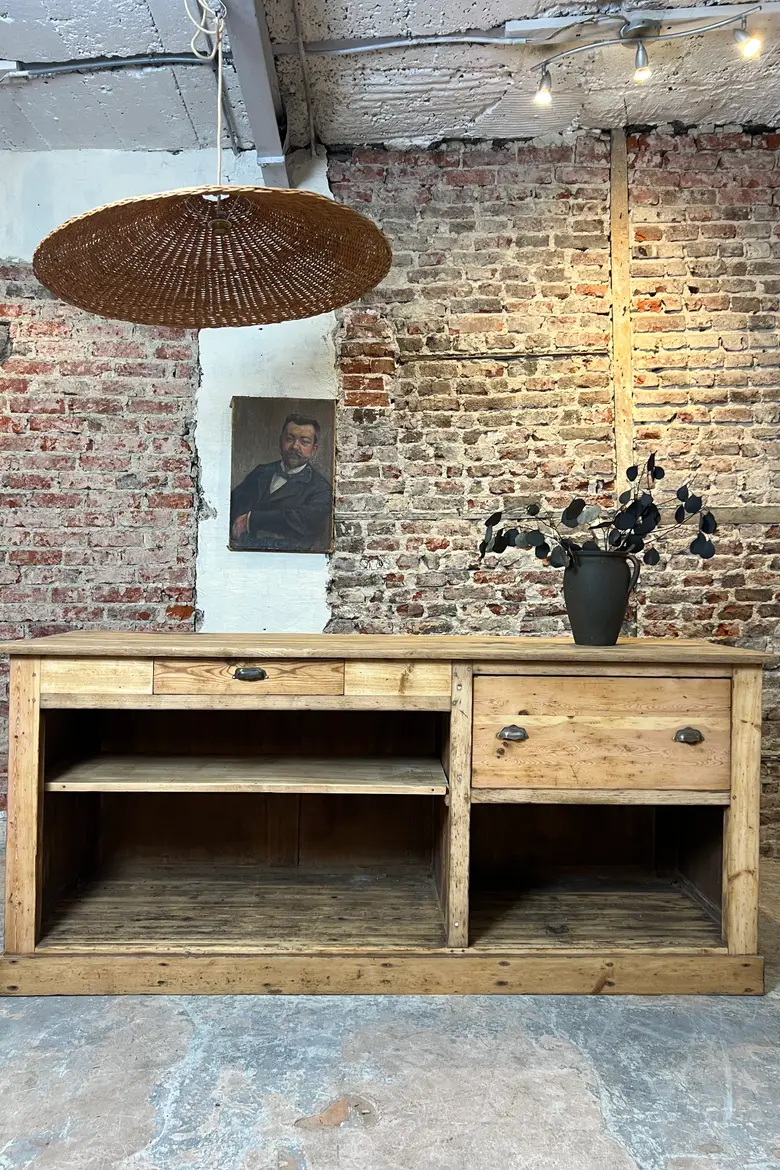 Ancien comptoir de commerce en sapin et chêne