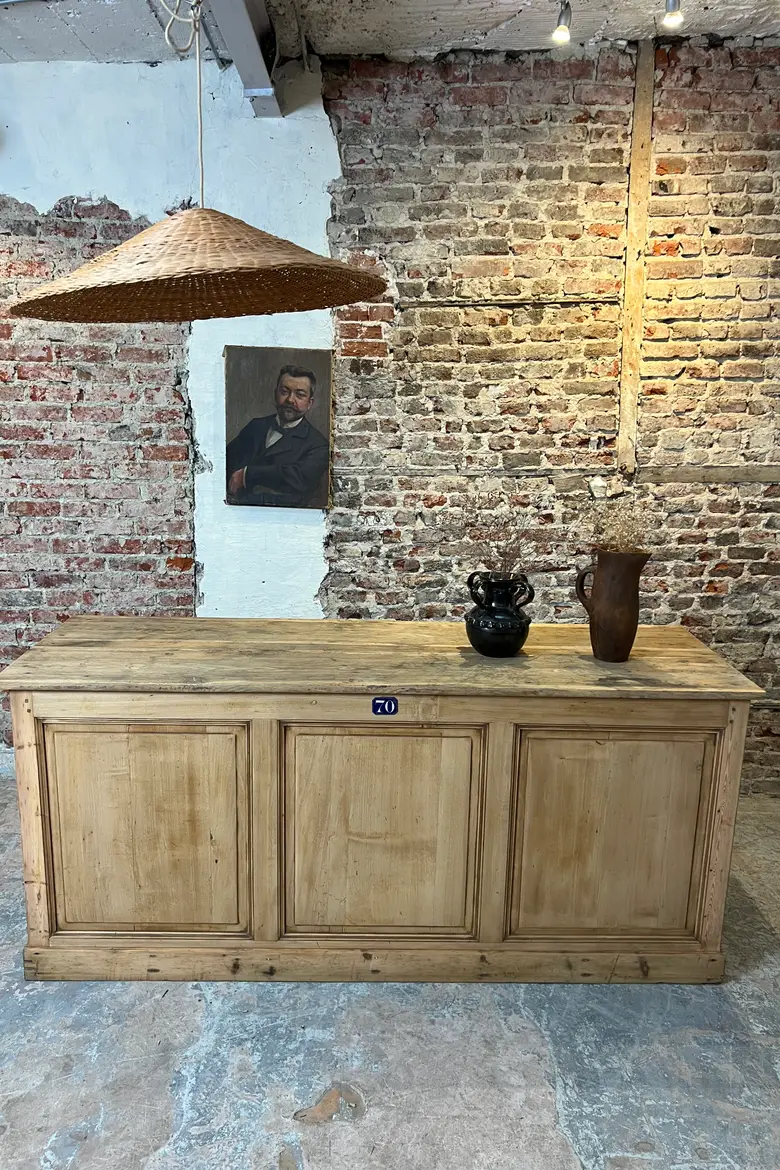 Ancien comptoir de commerce en sapin et chêne
