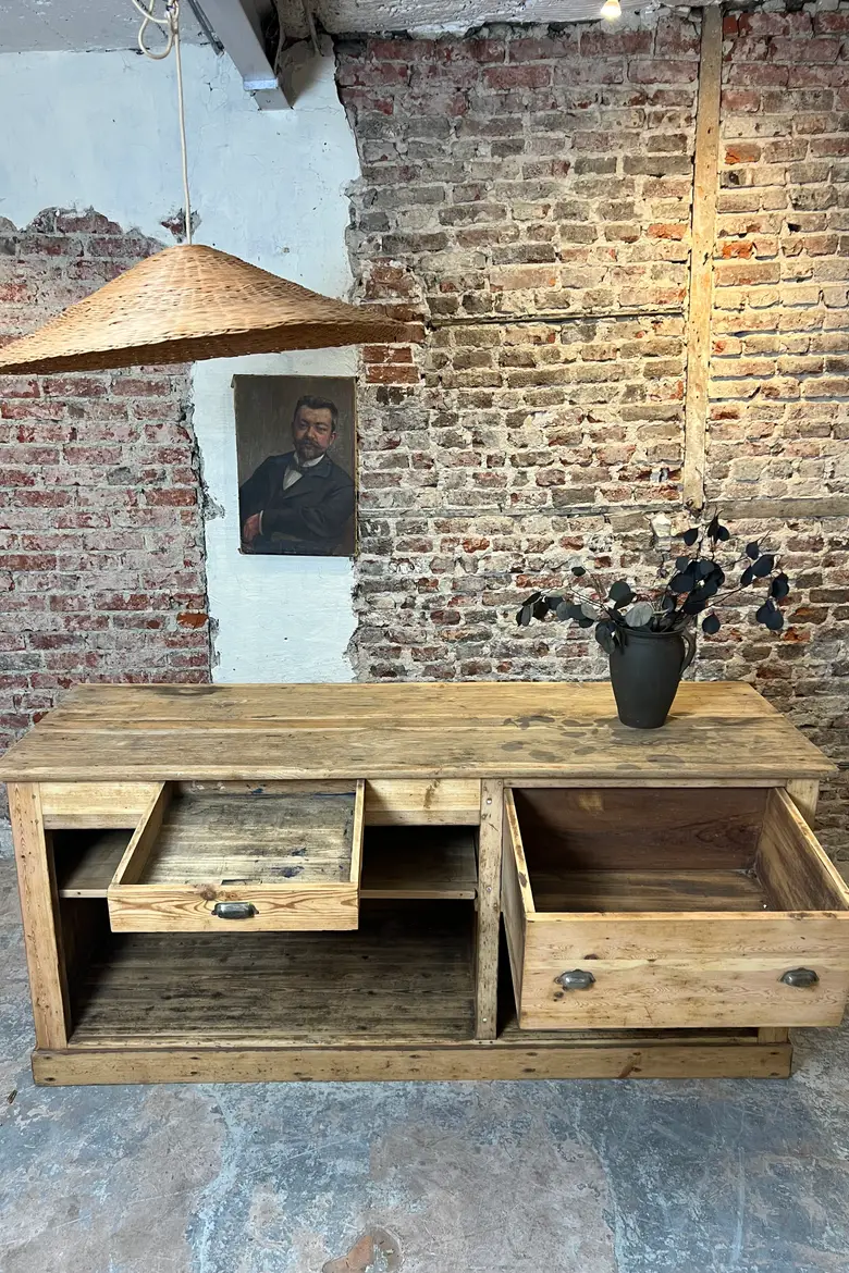 Ancien comptoir de commerce en sapin et chêne