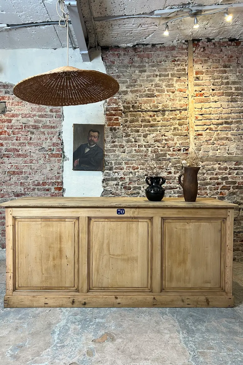 Ancien comptoir de commerce en sapin et chêne