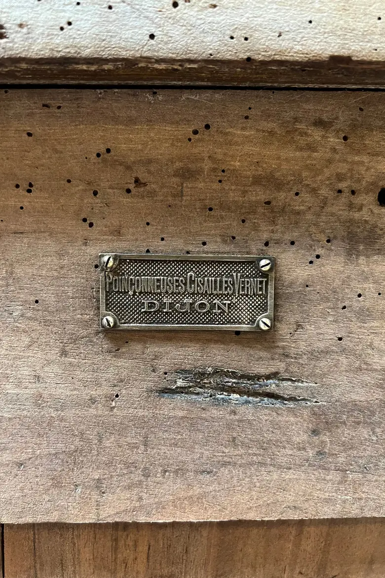 Ancien comptoir de garage en noyer Début XXème