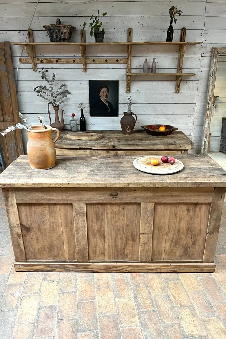 Ancien comptoir de garage en noyer Début XXème