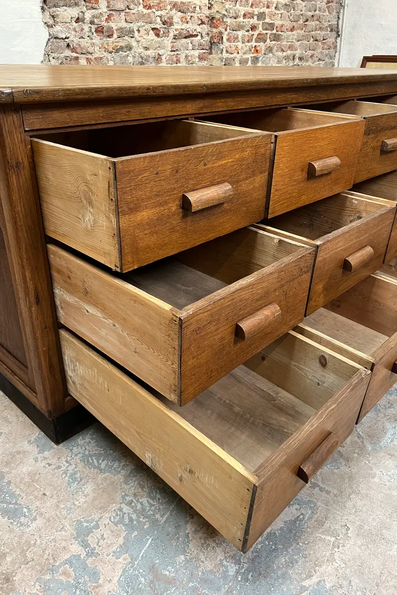 Ancien comptoir de mercerie en chêne – Années 50