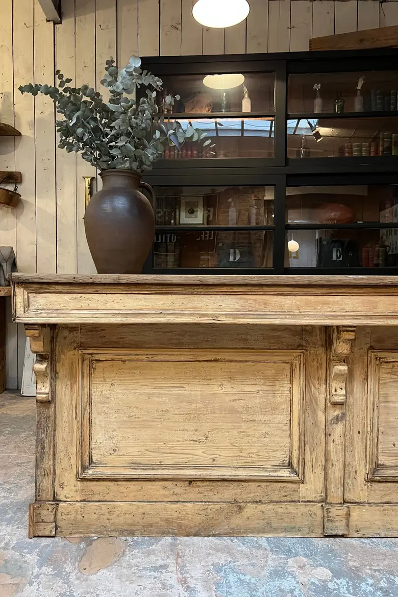 Ancien comptoir de quincaillerie en bois Début XXème