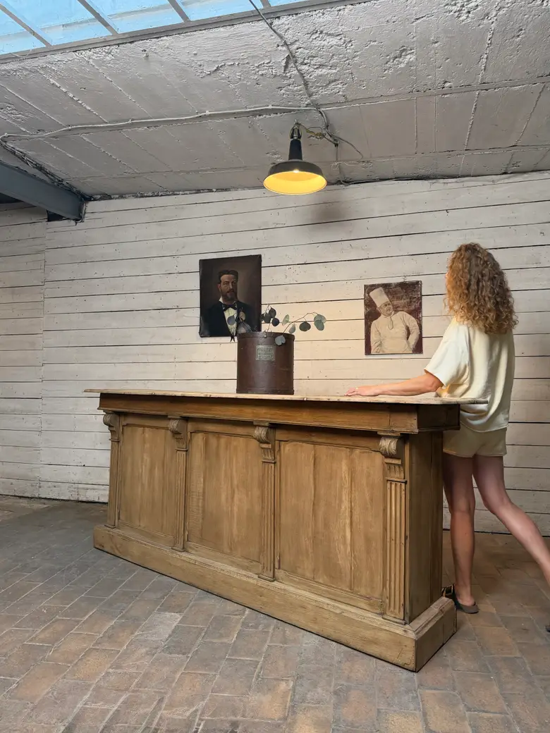 Ancien comptoir en chêne – début XXe — Ancien comptoir en chêne – début XXe