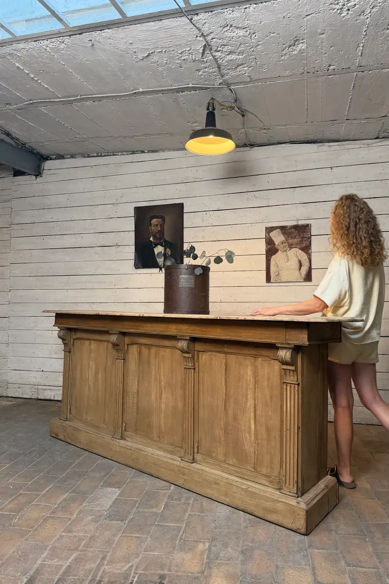 Ancien comptoir en chêne – début XXe