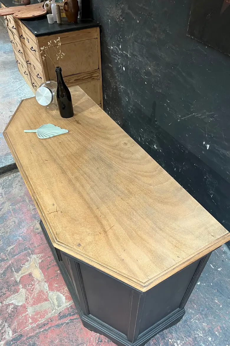 Ancien comptoir en hêtre Début XXème