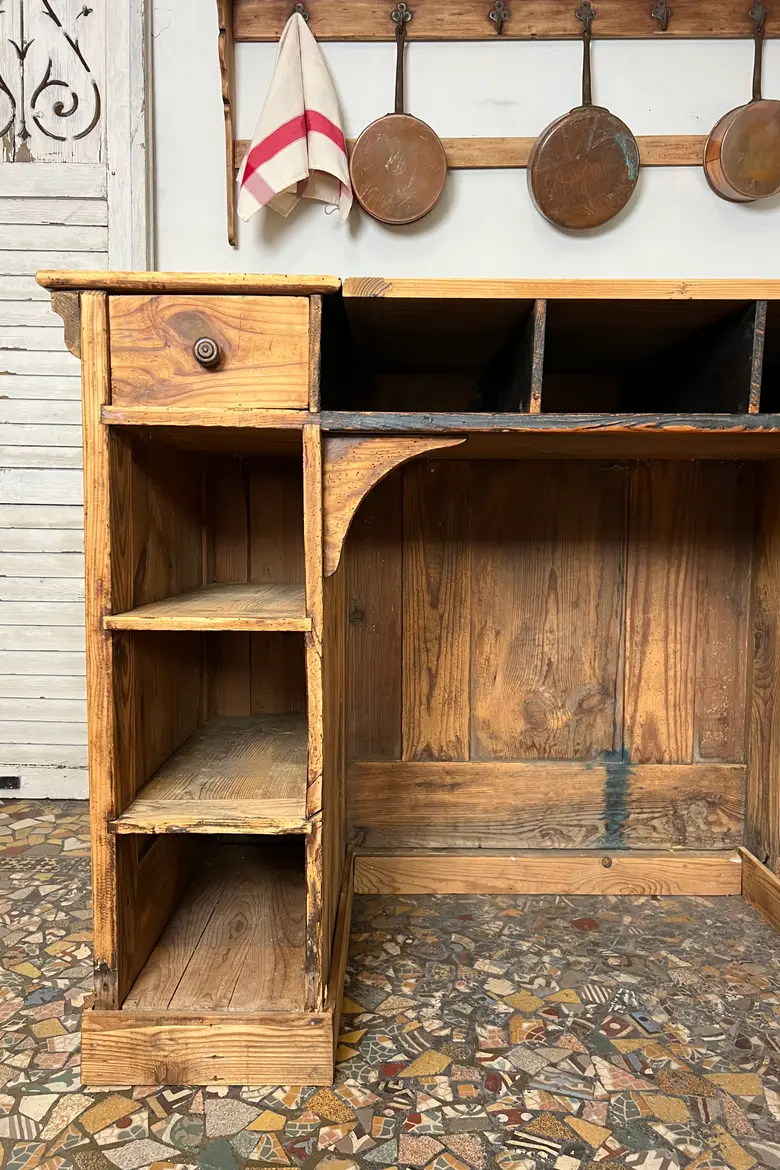 Ancien comptoir en sapin
