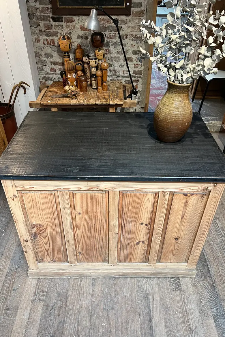Ancien comptoir en sapin brut