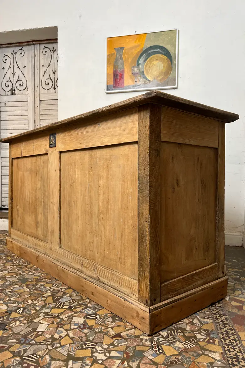 Ancien comptoir en sapin – Début XXe