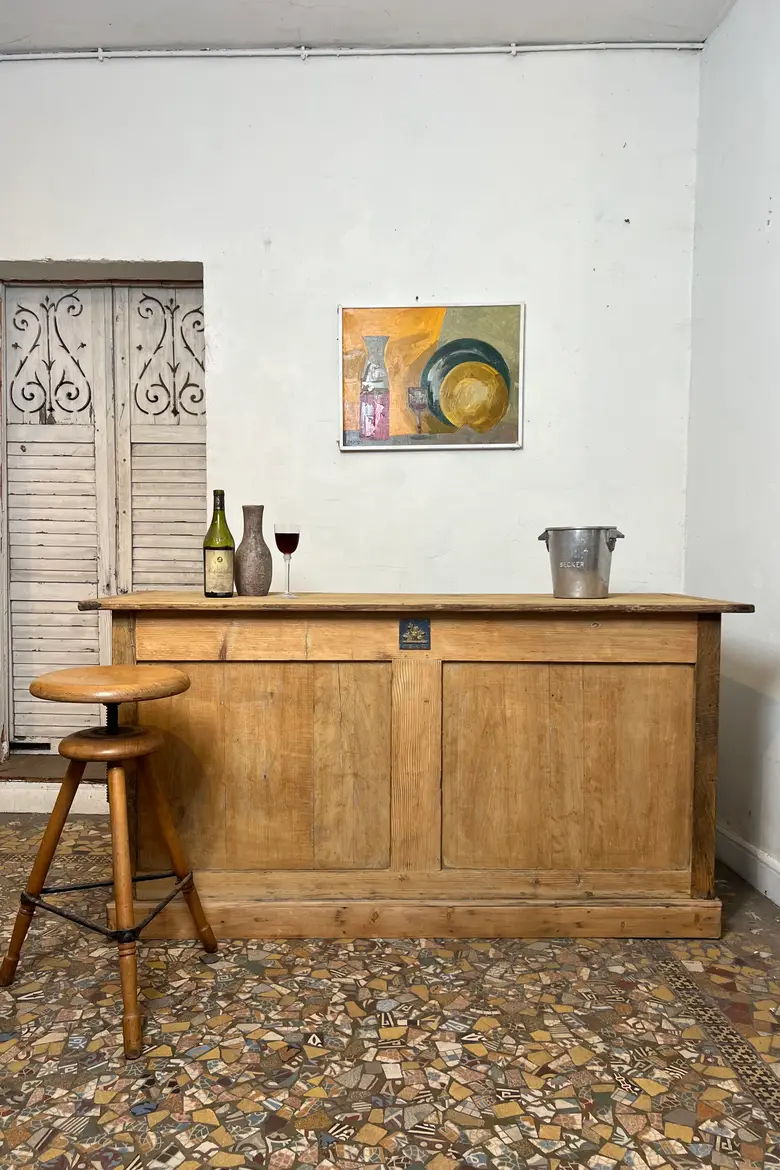 Ancien comptoir en sapin – Début XXe