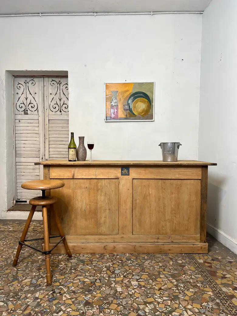 Ancien comptoir en sapin – Début XXe