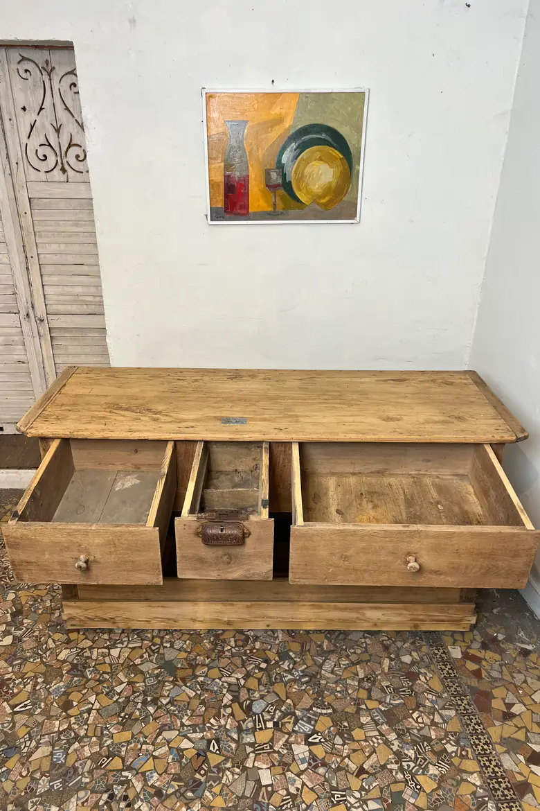 Ancien comptoir en sapin – Début XXe