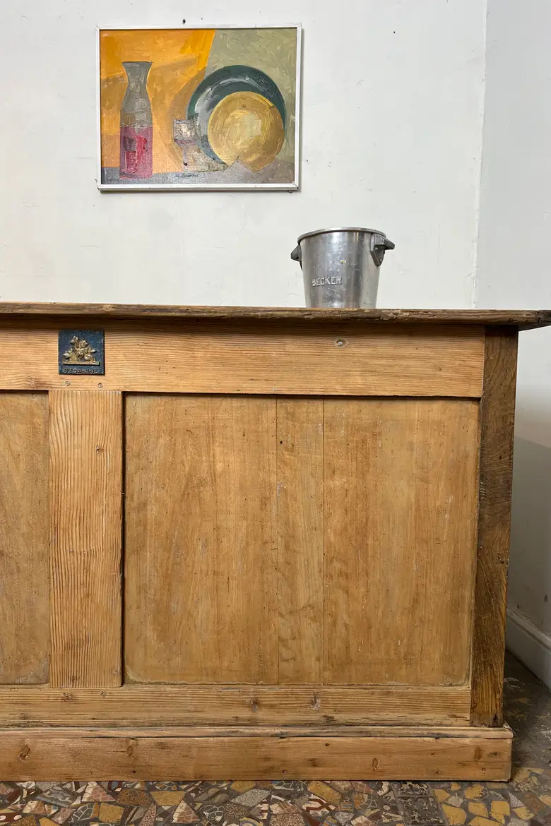 Ancien comptoir en sapin – Début XXe