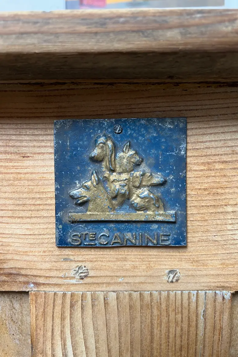 Ancien comptoir en sapin – Début XXe