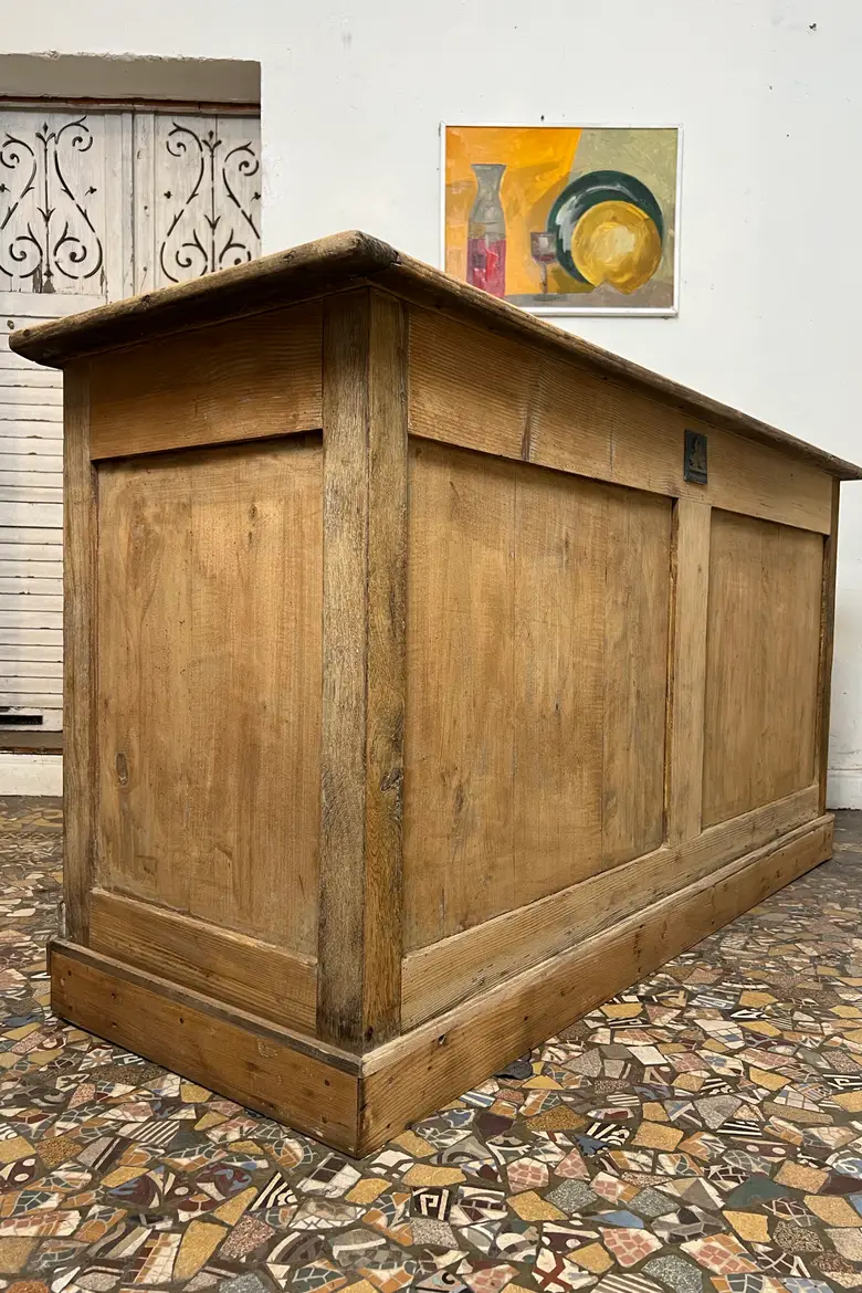 Ancien comptoir en sapin – Début XXe