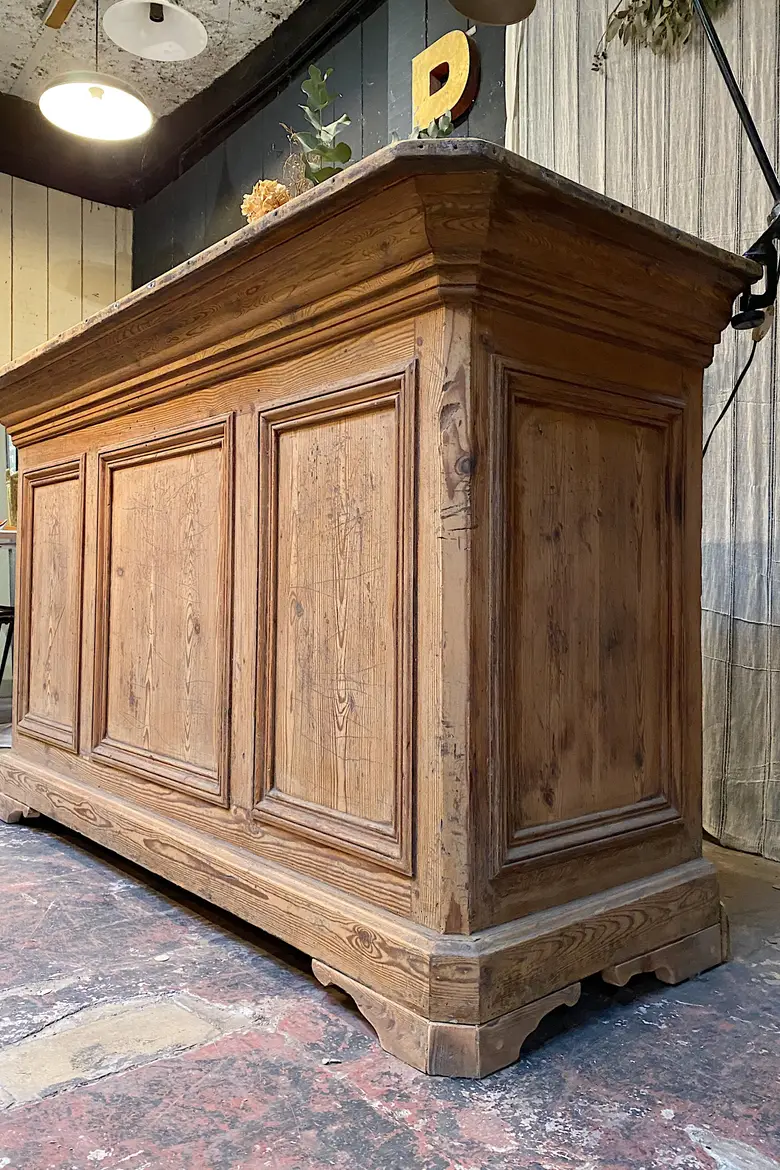 Ancien comptoir en sapin Début XXème