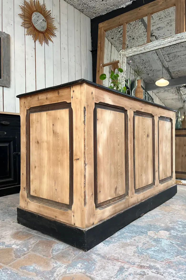 Ancien comptoir en sapin Début XXème