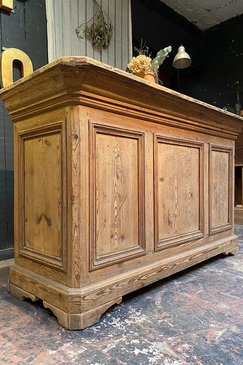 Ancien comptoir en sapin Début XXème
