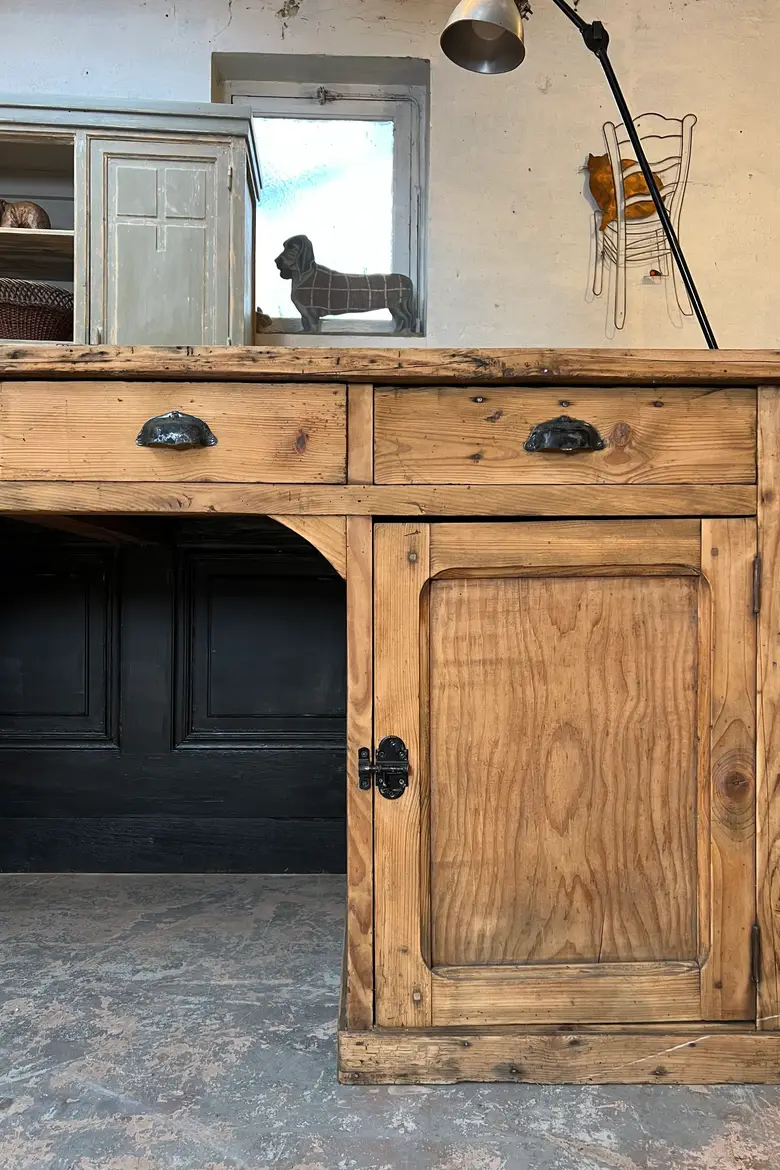 Ancien comptoir / îlot central en sapin Début XXème