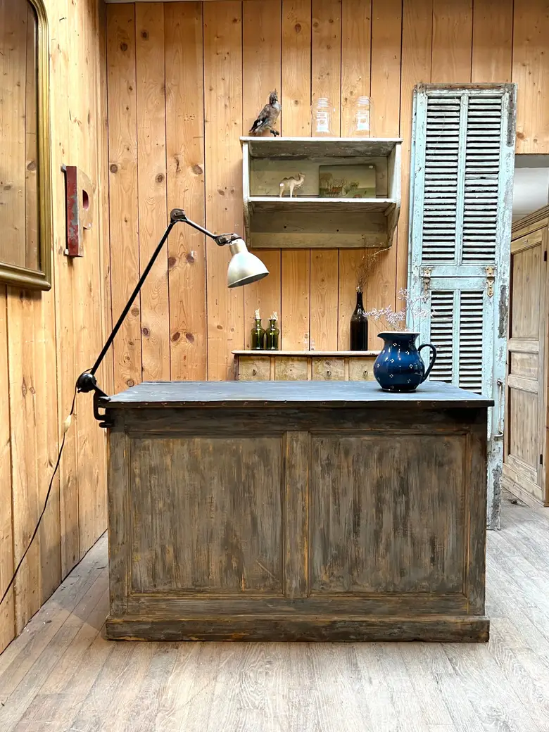 Ancien comptoir patiné de magasin Début XXème