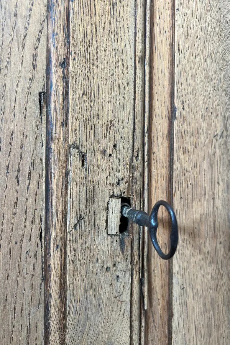 Ancien confiturier en chêne
