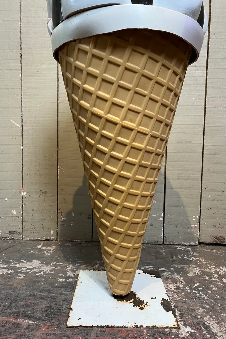 Ancien cornet de glace publicitaire