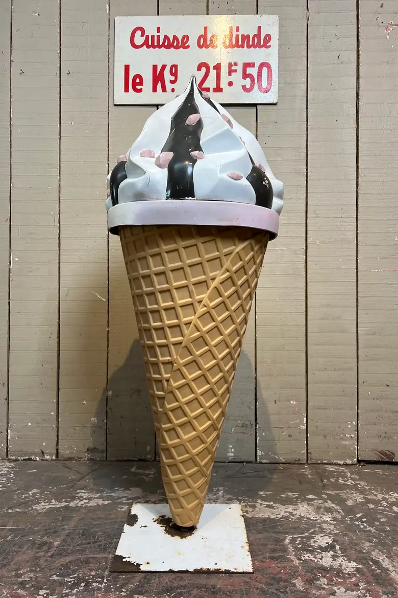 Ancien cornet de glace publicitaire
