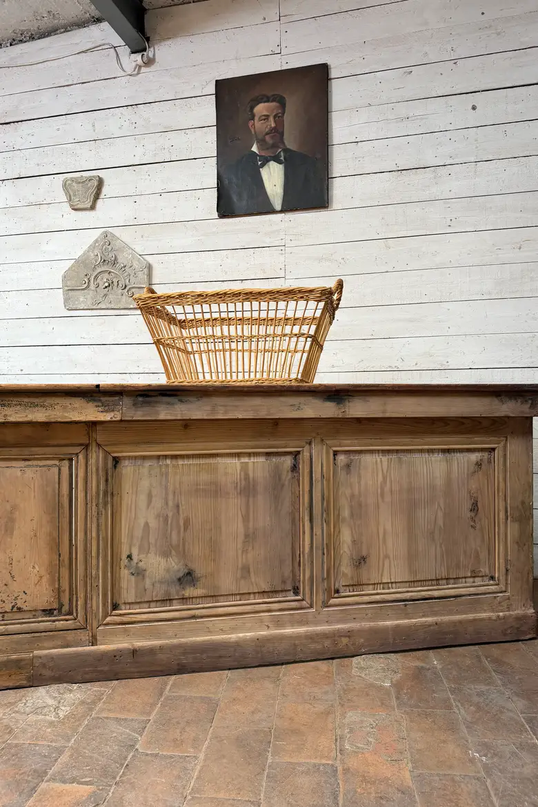 Ancien et grand comptoir de commerce