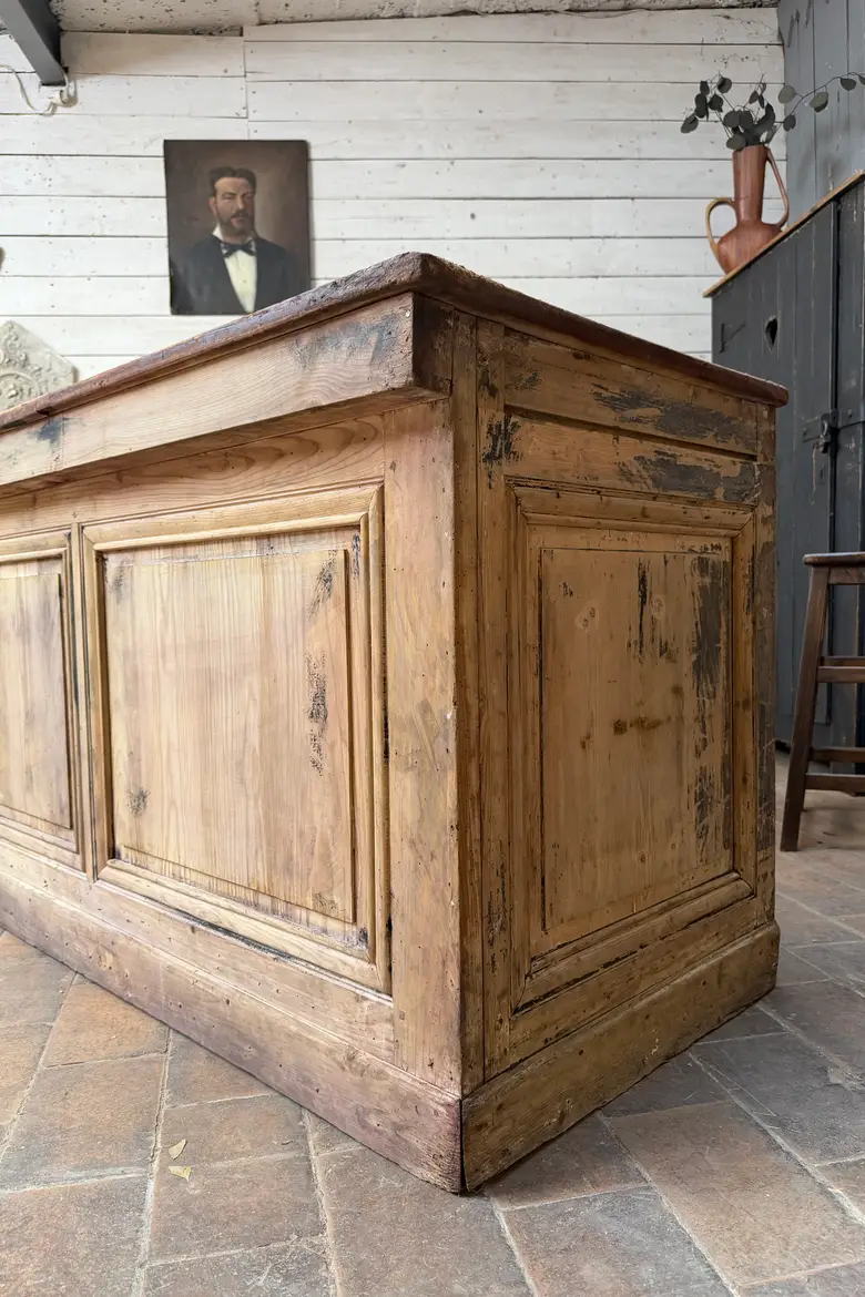 Ancien et grand comptoir de commerce