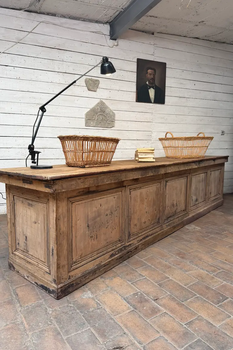 Ancien et grand comptoir de commerce