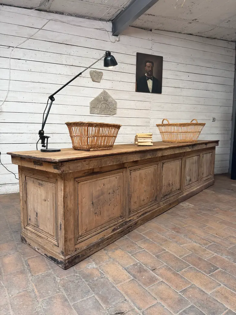 Ancien et grand comptoir de commerce