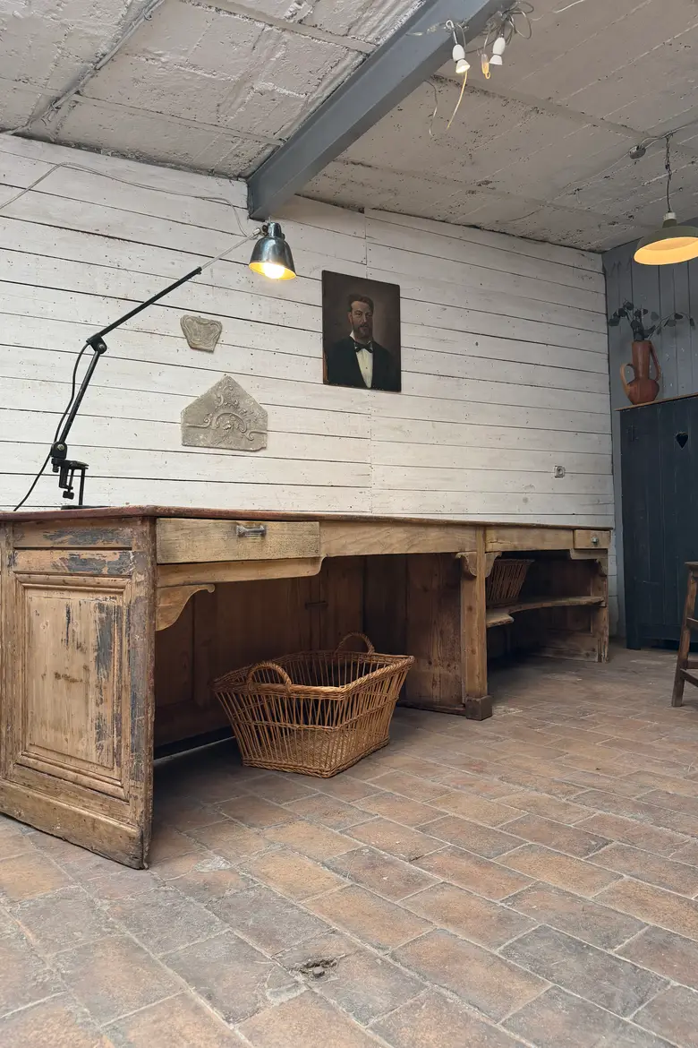Ancien et grand comptoir de commerce