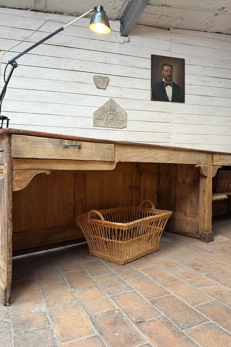 Ancien et grand comptoir de commerce