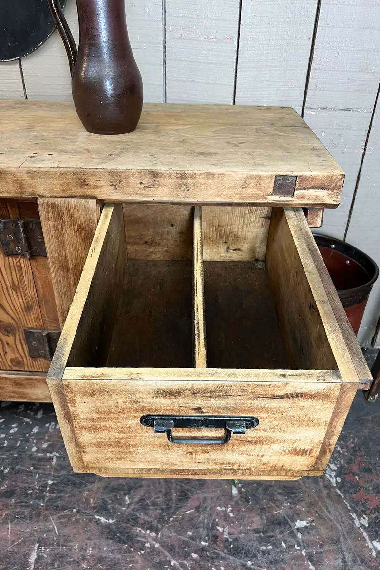 Ancien établi d’atelier