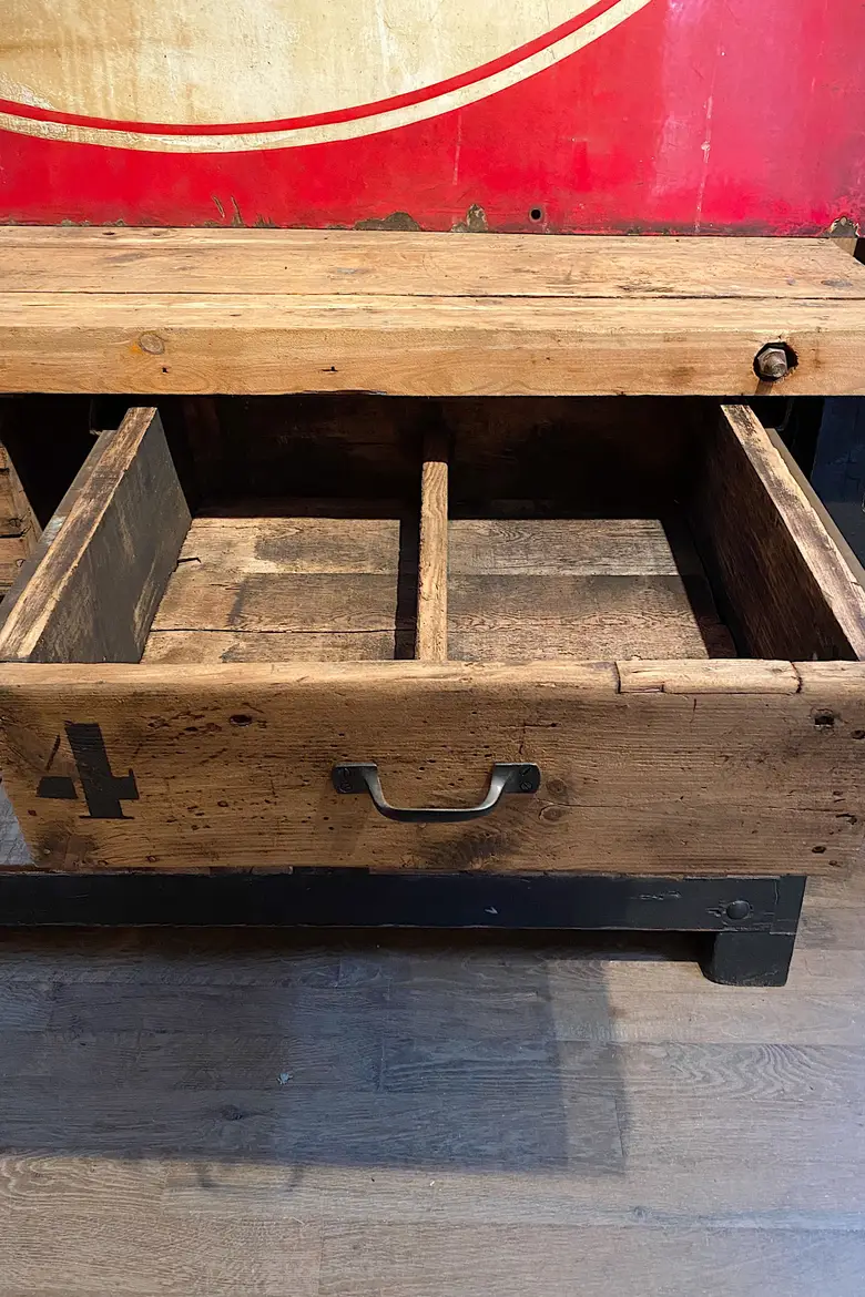 Ancien établi d’usine en bois Début XXème