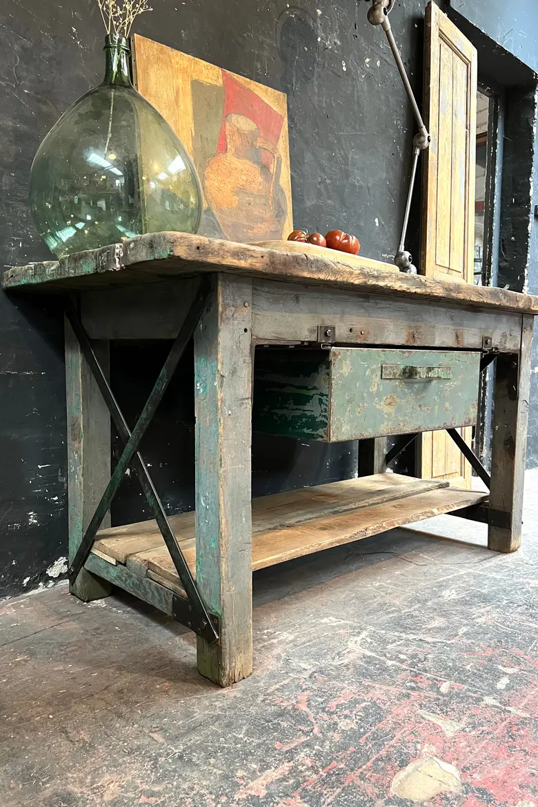 Ancien établi d’usine en bois Début XXème