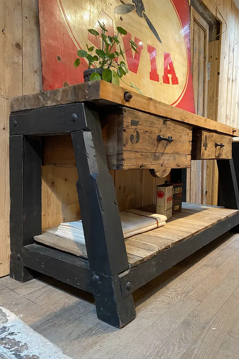 Ancien établi d’usine en bois Début XXème