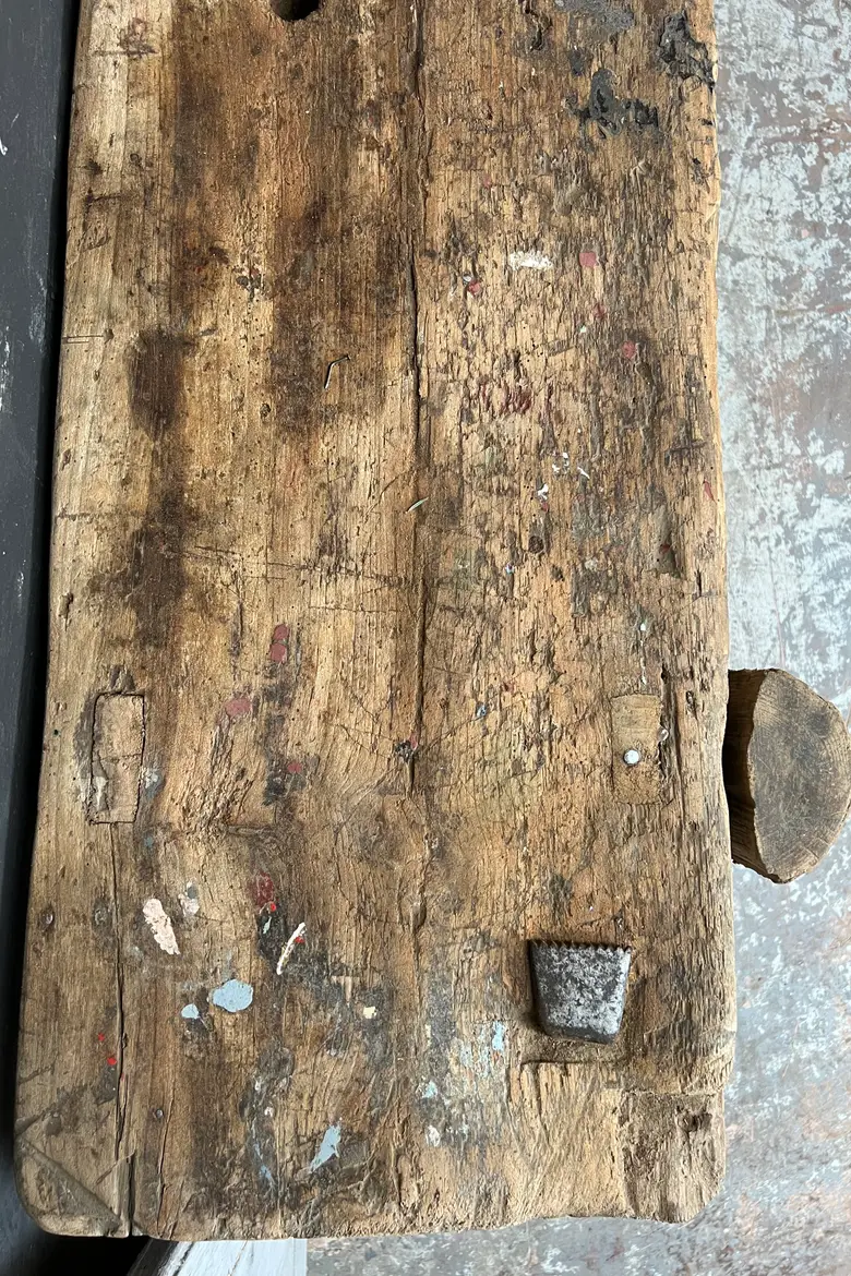 Ancien établi en bois brut