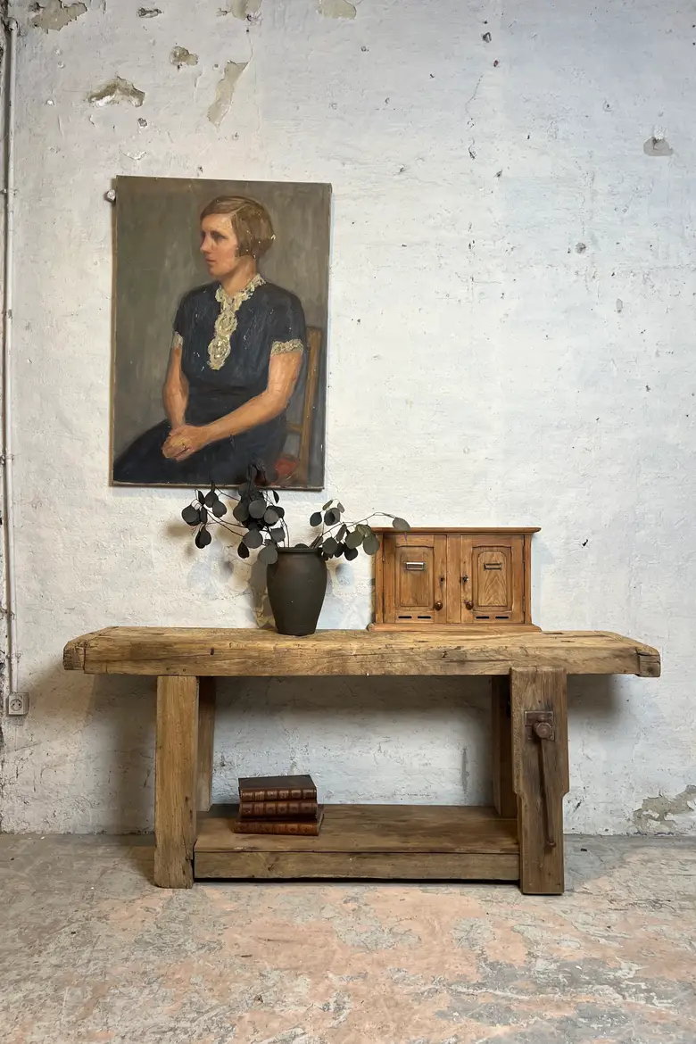 Ancien établi en bois brut
