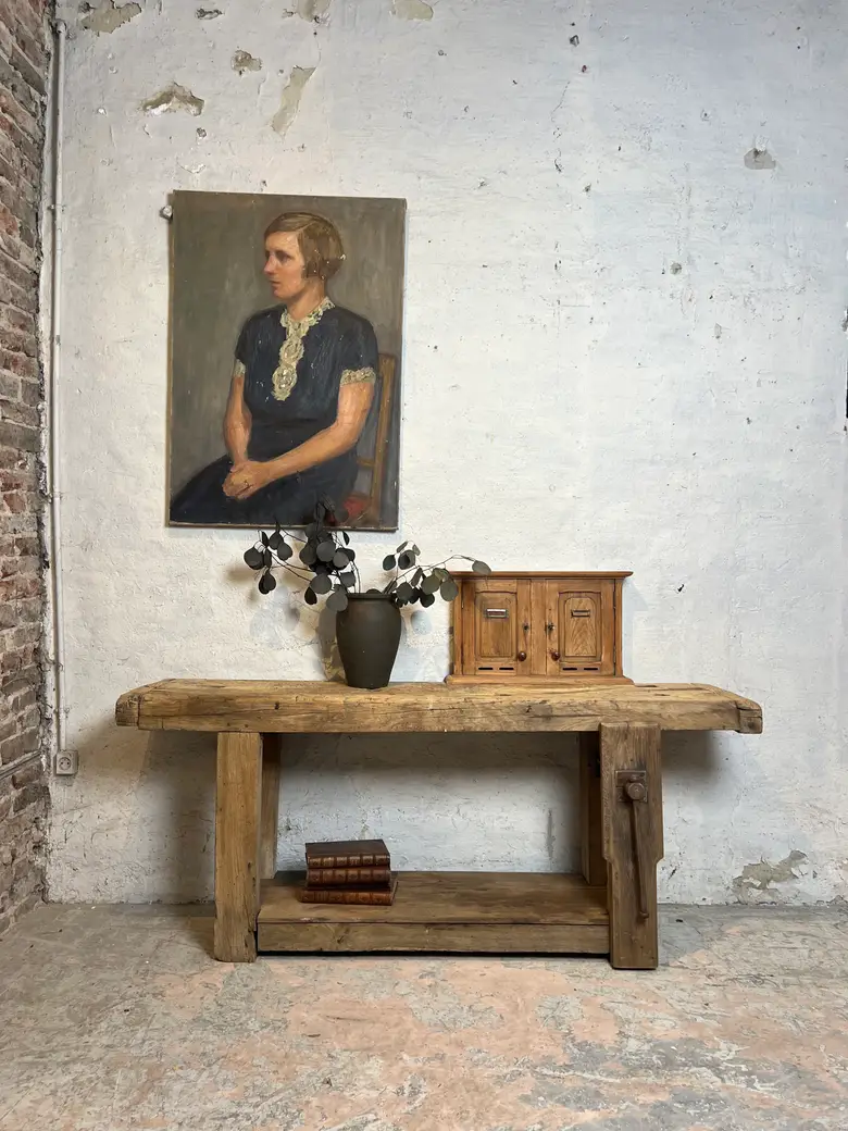 Ancien établi en bois brut