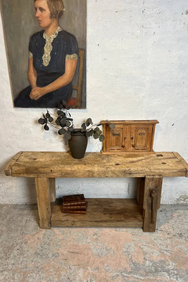 Ancien établi en bois brut