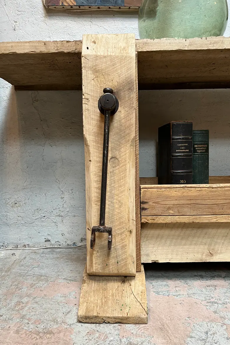 Ancien établi en bois brut début 20e