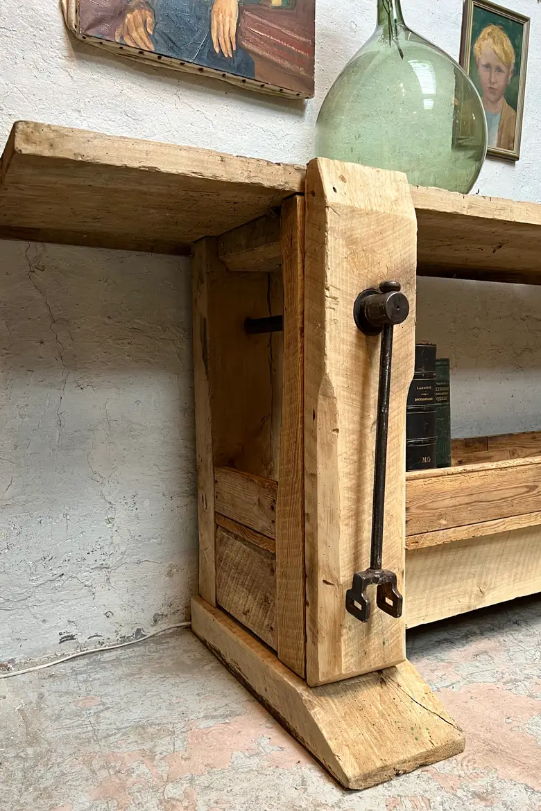 Ancien établi en bois brut début 20e