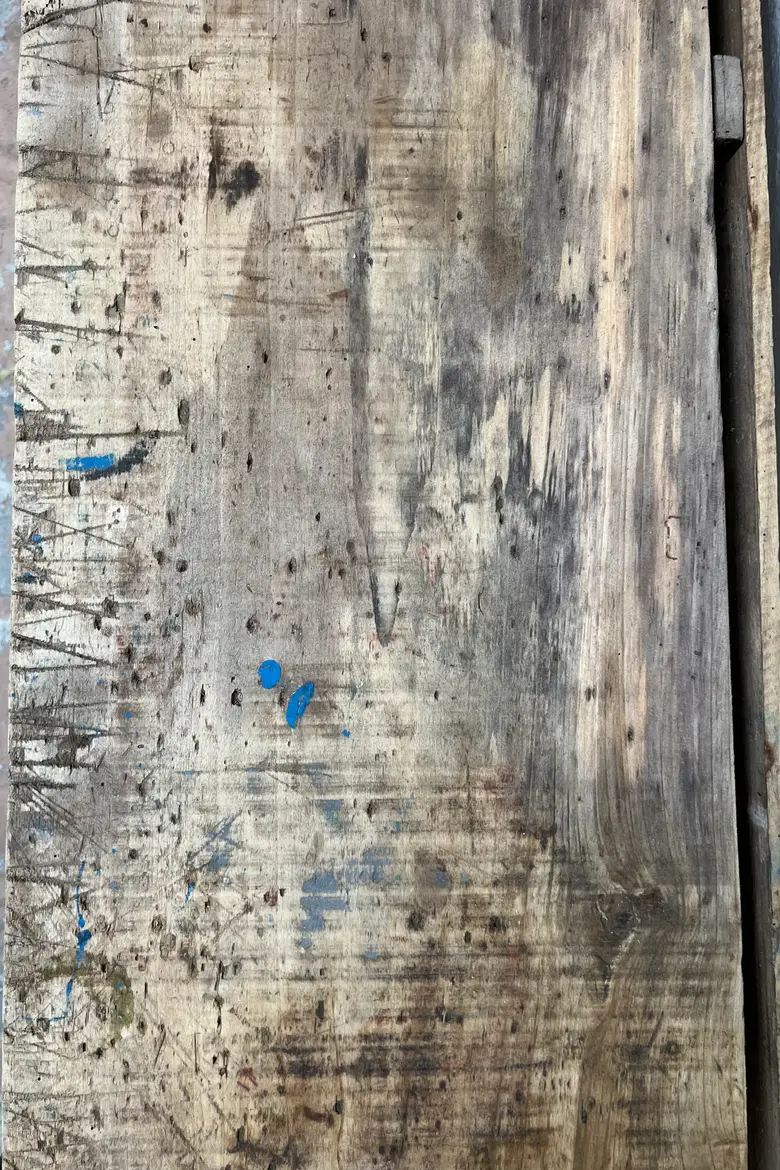 Ancien établi en bois brut début 20e