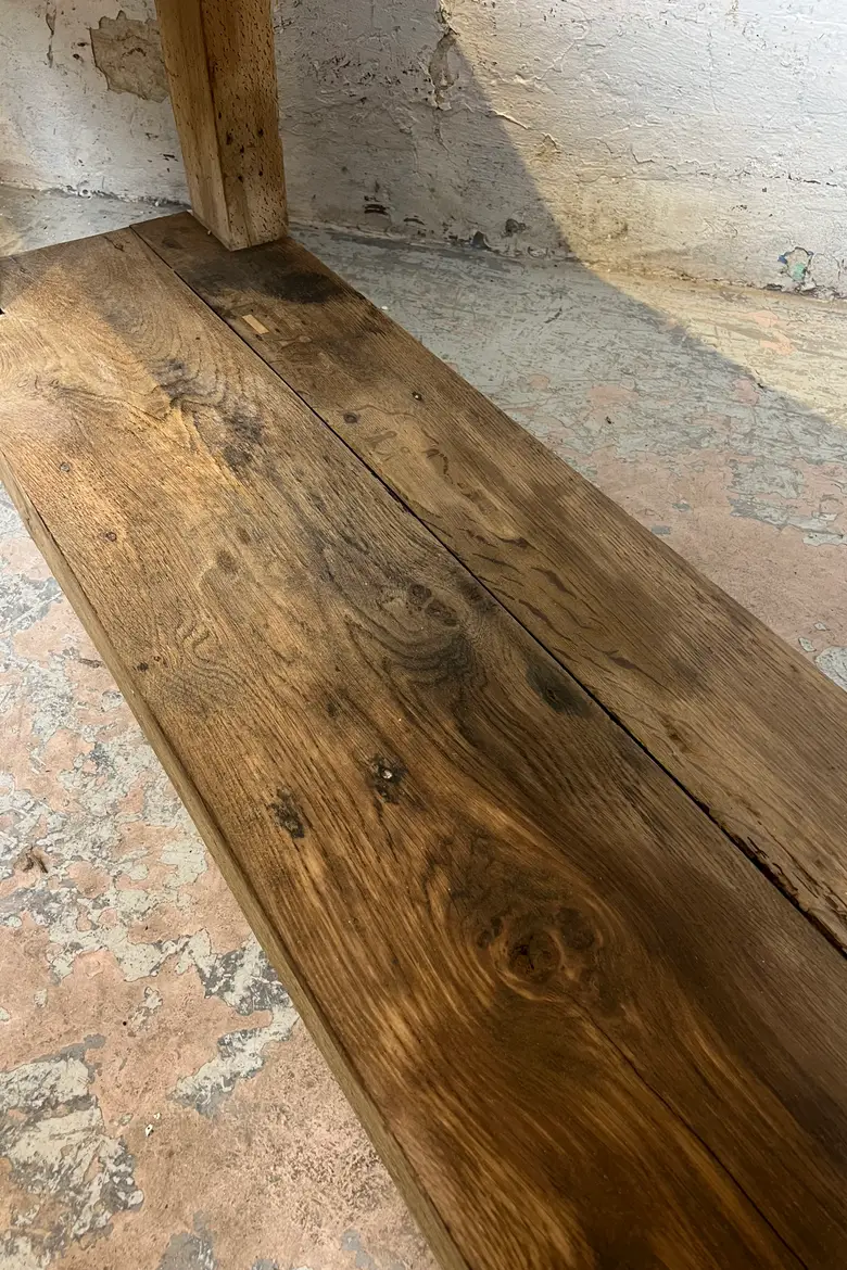 Ancien établi en bois brut