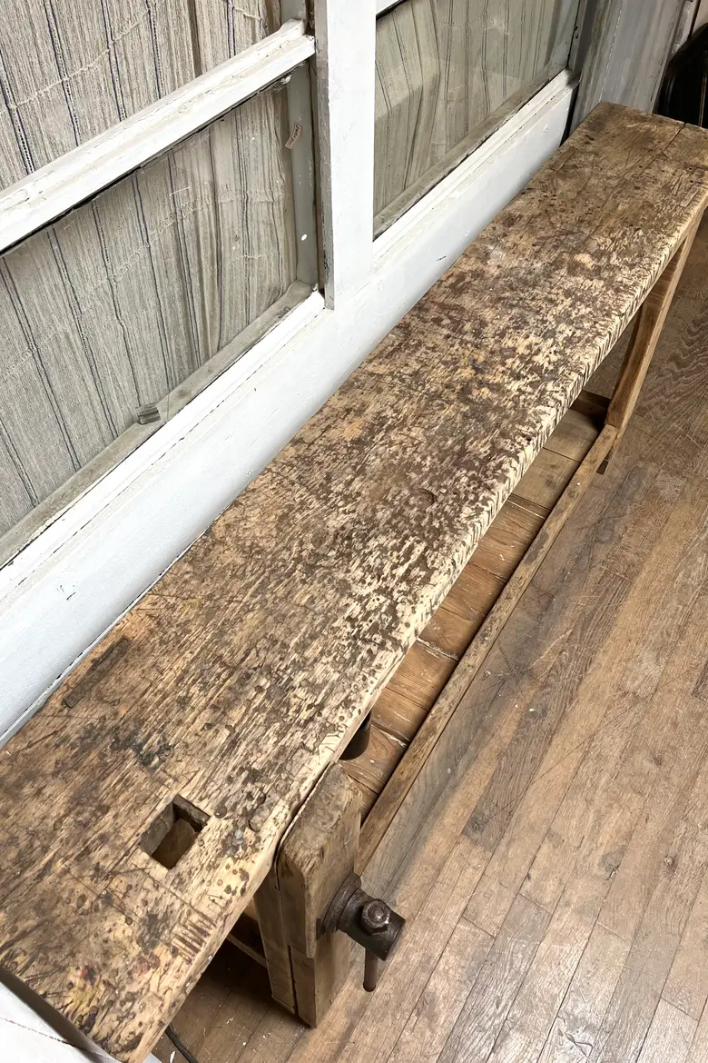 Ancien établi étroit en bois