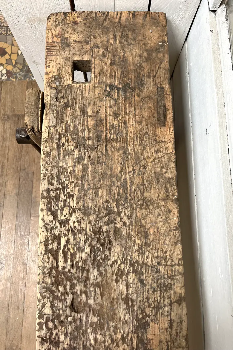 Ancien établi étroit en bois